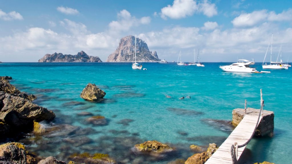 Recorridos imprescindibles en embarcación por la costa de Ibiza